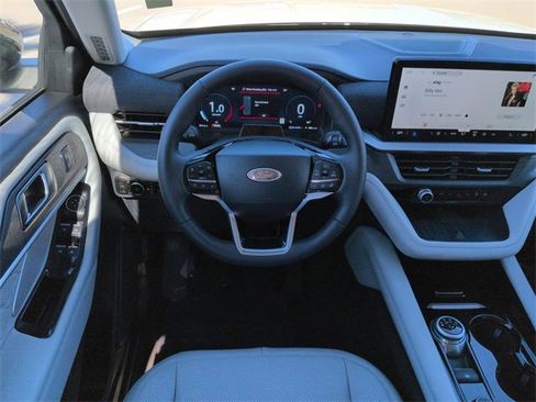 Certified 2025 Ford Explorer Platinum w/ Ultimate Package image 16