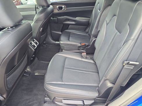 Certified 2022 Kia Sorento EX w/ Panoramic Sunroof Package FWD image 17