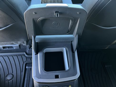 Used 2025 Toyota Sienna Platinum image 36