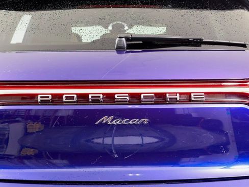 Certified 2023 Porsche Macan image 14