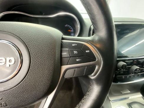 Used 2019 Jeep Grand Cherokee Limited AWD/4WD image 17