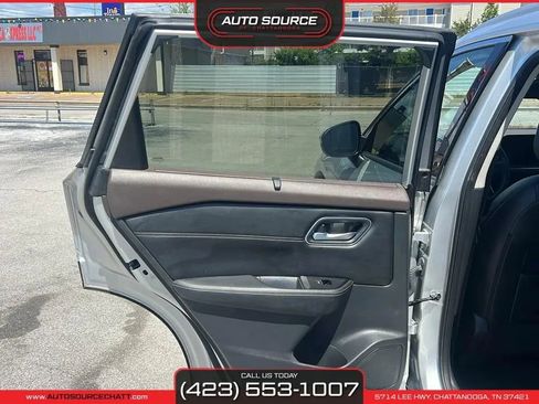 Used 2021 Nissan Rogue SL w/ Premium Package image 14