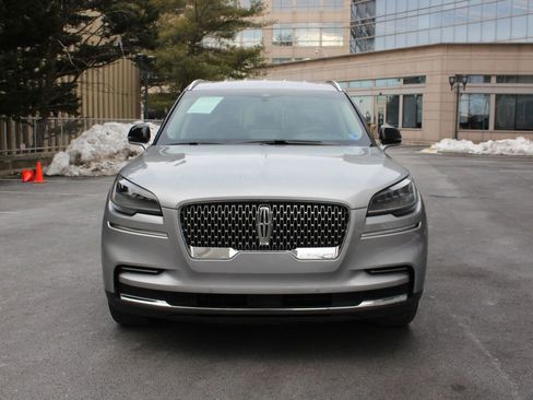Used 2023 Lincoln Aviator AWD image 3