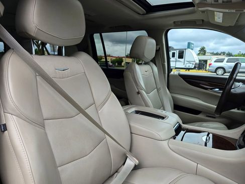 Used 2015 Cadillac Escalade ESV Luxury AWD/4WD image 9