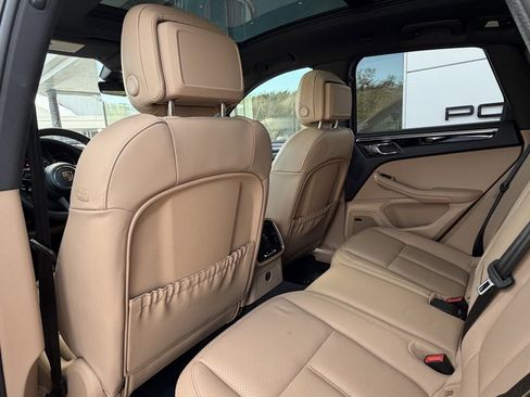 Used 2025 Porsche Macan image 38
