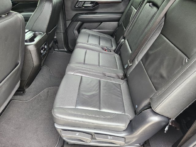 Used 2025 Chevrolet Suburban Z71 AWD/4WD image 30