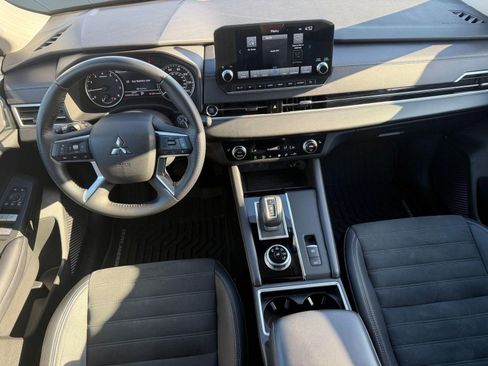 Used 2023 Mitsubishi Outlander SE image 24