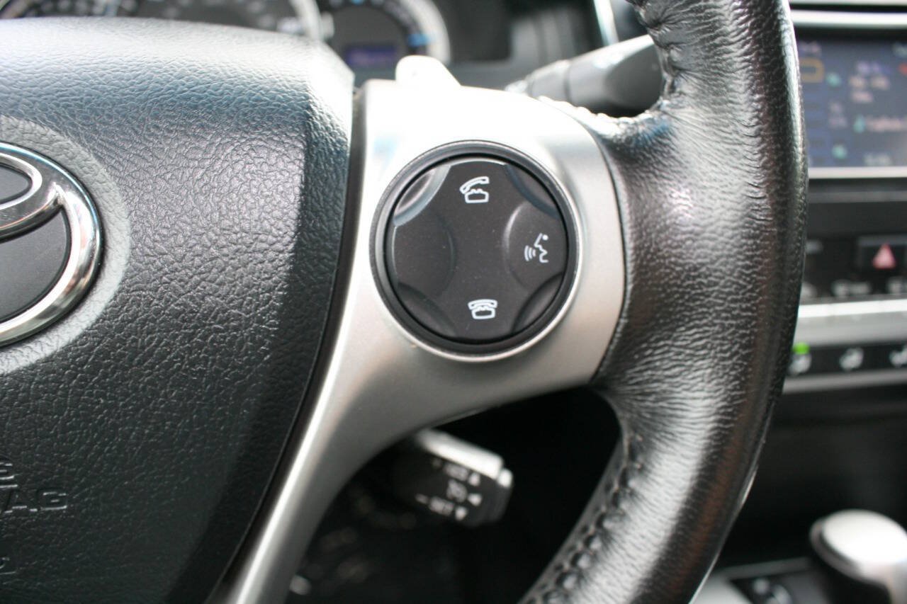 Used 2012 Toyota Camry SE w/ Leather Pkg FWD image 17