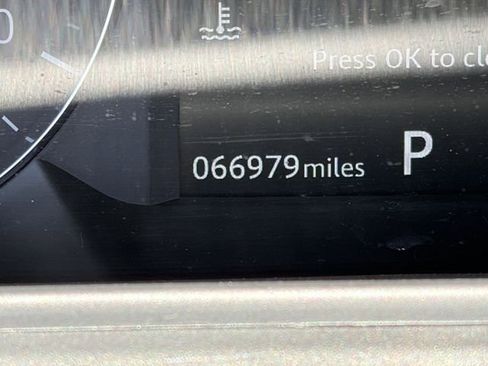 Used 2018 Land Rover Range Rover Velar S AWD/4WD image 11