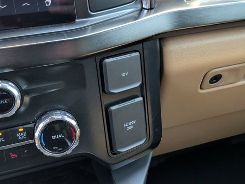 Used 2024 Ford F350 Lariat w/ Lariat Ultimate Package AWD/4WD image 32