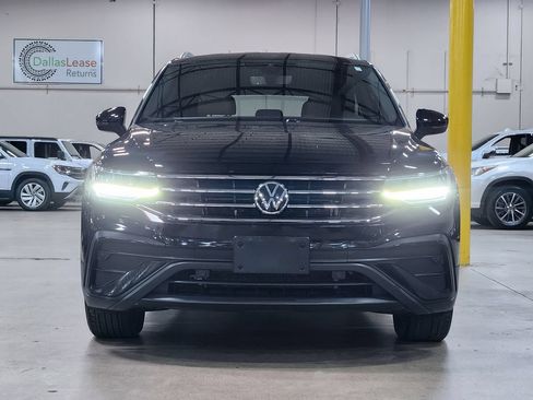 Used 2023 Volkswagen Tiguan SE FWD image 2