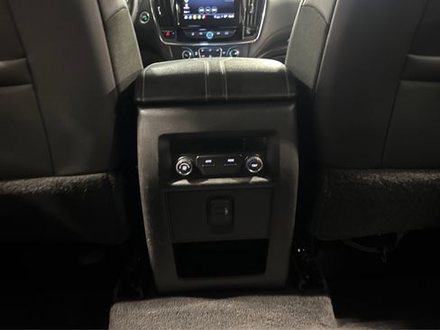 Used 2023 Chevrolet Traverse LT image 38