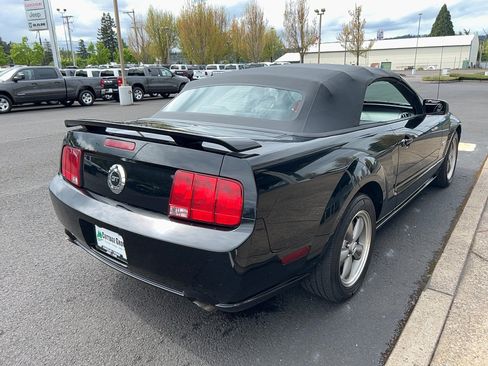 Used 2006 Ford Mustang GT Premium image 10
