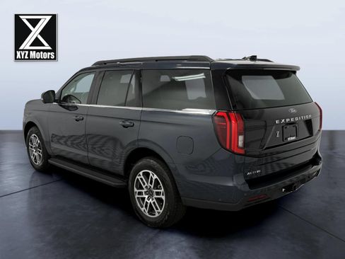 Used 2025 Ford Expedition Active AWD/4WD image 4