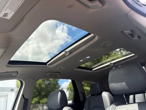 Used 2020 Buick Enclave Essence w/ Sound and Sites Package AWD/4WD image 25