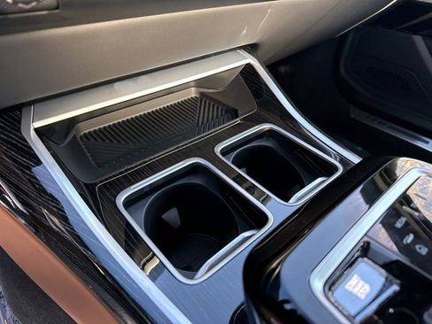 Used 2023 BMW 740i image 30