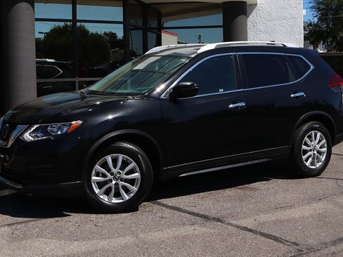 Used 2020 Nissan Rogue SV FWD image 3