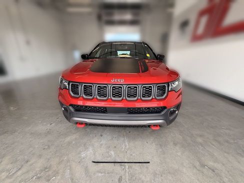 Used 2025 Jeep Compass Trailhawk AWD/4WD image 21