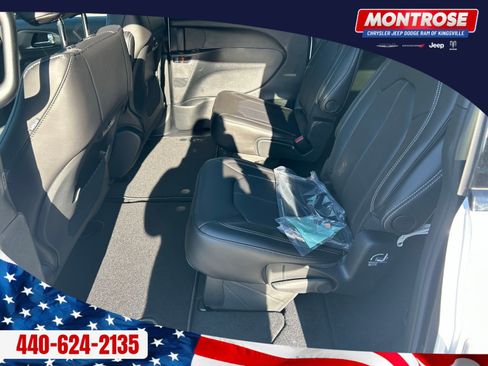 New 2026 Chrysler Pacifica Select image 21