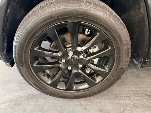 Used 2020 Jeep Grand Cherokee Altitude RWD image 11