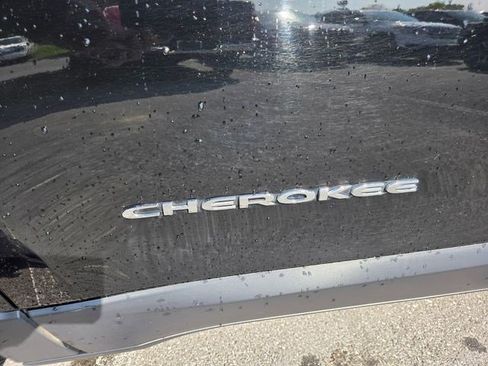 Used 2020 Jeep Cherokee Latitude Plus w/ Comfort/Convenience Group AWD/4WD image 20