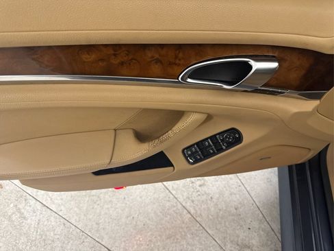 Used 2012 Porsche Panamera 4 image 28