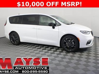 New 2026 Chrysler Pacifica Select