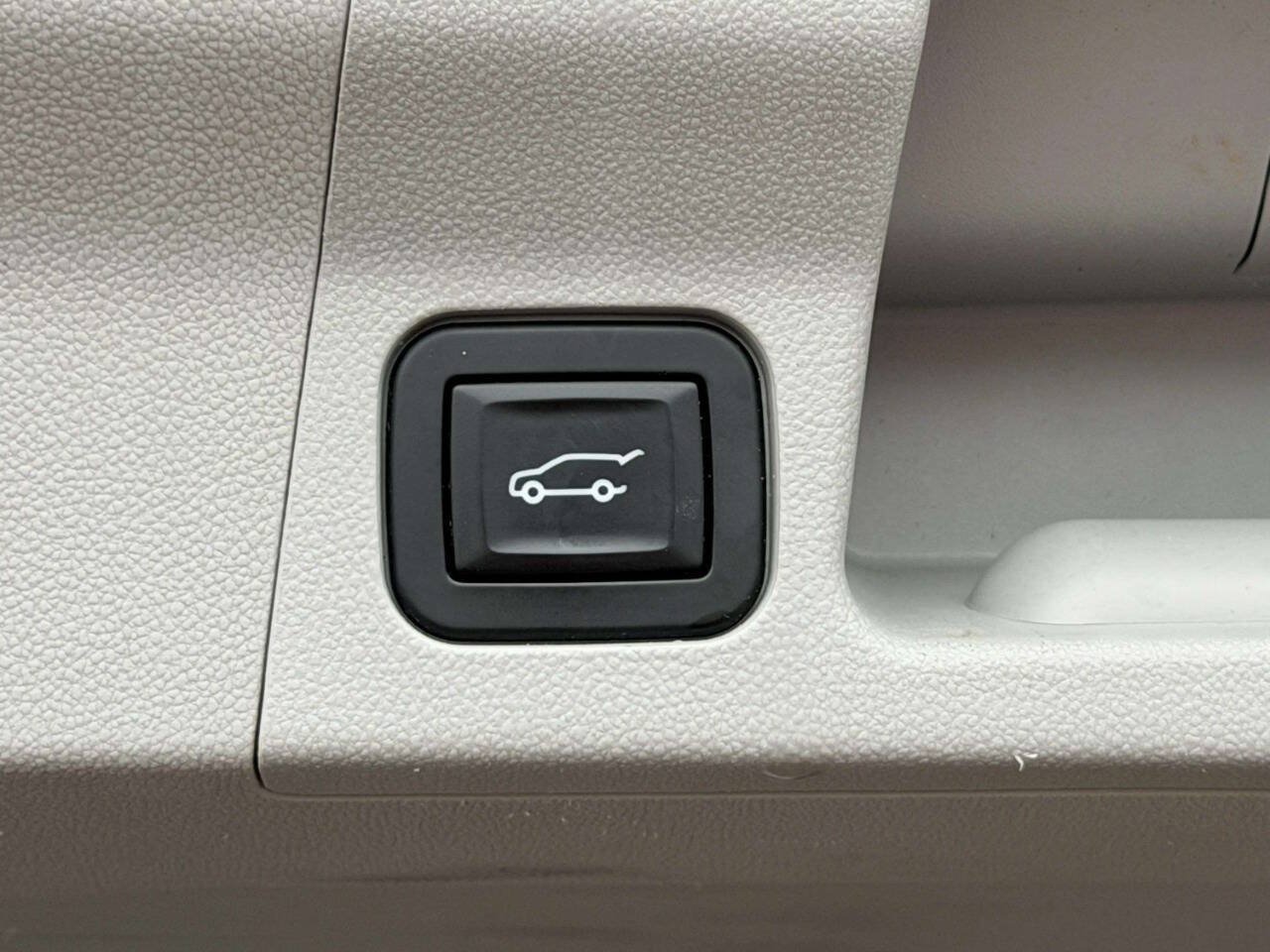 Used 2017 GMC Acadia SLT w/ LPO, Floor Liner Package AWD/4WD image 7
