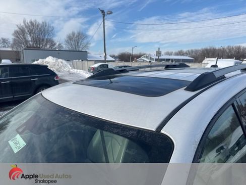 Used 2016 GMC Acadia SLT w/ Premium Edition image 3