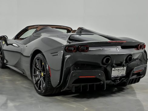 Used 2024 Ferrari SF90 Spider image 9