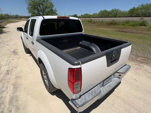 Used 2012 Nissan Frontier SV RWD image 12