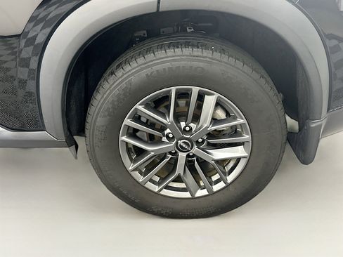 Used 2023 Nissan Rogue S image 11