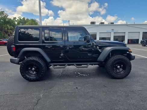 Used 2024 Jeep Wrangler Unlimited Sport AWD/4WD image 4