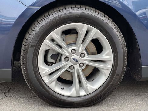 Used 2017 Ford Taurus SE image 7