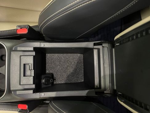 Certified 2025 Subaru Outback Limited image 27