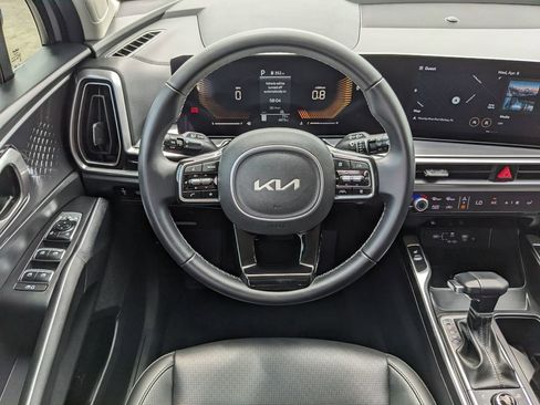 Certified 2025 Kia Sorento EX AWD/4WD image 17