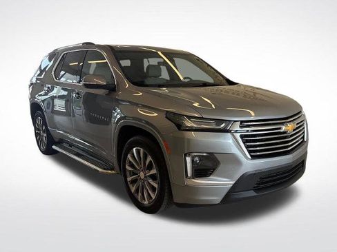 Used 2023 Chevrolet Traverse Premier FWD image 4