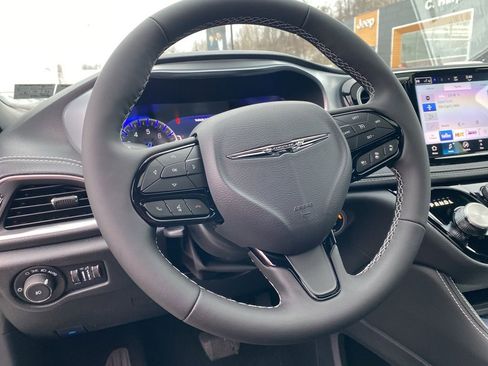 New 2026 Chrysler Pacifica Limited w/ S Appearance Package image 28