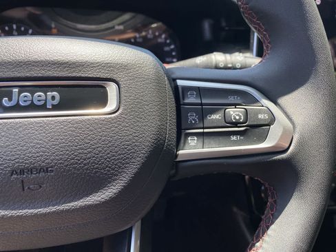 Used 2025 Jeep Compass Trailhawk AWD/4WD image 22