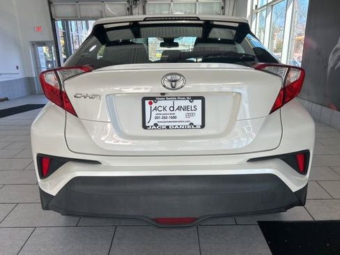 Used 2018 Toyota C-HR XLE image 4
