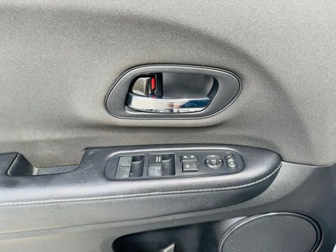 Used 2022 Honda HR-V LX image 9
