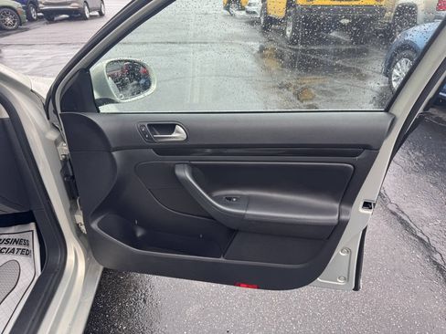 Used 2010 Volkswagen Jetta TDI FWD image 23