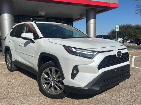 Used 2023 Toyota RAV4 XLE Premium image 1