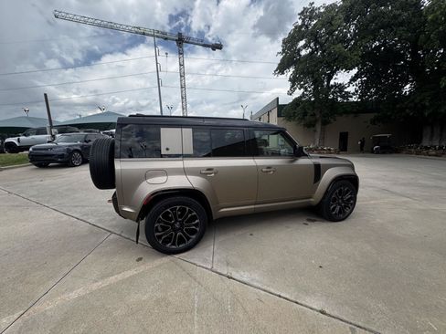 Certified 2025 Land Rover Defender 110 AWD/4WD image 8