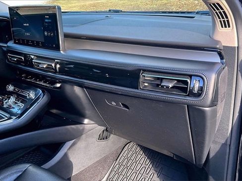 Used 2023 Lincoln Nautilus AWD w/ Premium Package image 16