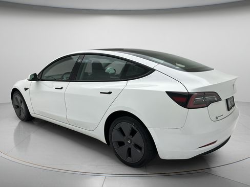Used 2023 Tesla Model 3 Standard Range RWD image 4