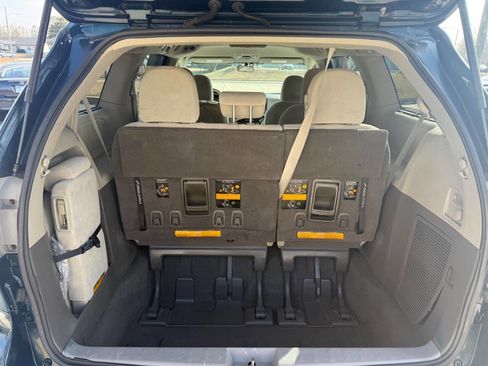 Used 2011 Toyota Sienna LE image 13