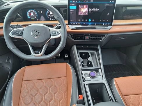 Used 2025 Volkswagen Tiguan SEL R-Line image 19