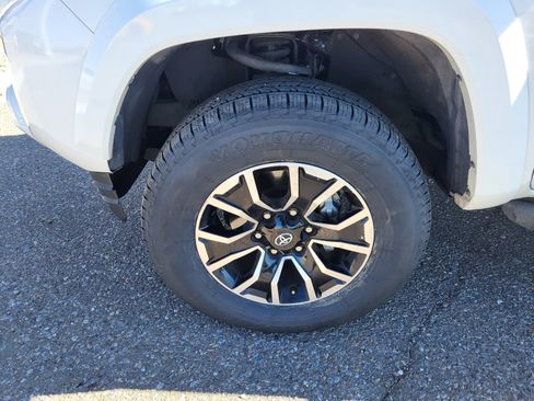 Used 2021 Toyota Tacoma TRD Sport w/ Technology Package image 24