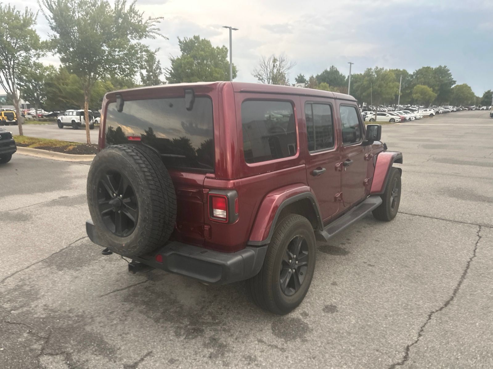 Used 2021 Jeep Wrangler Unlimited Sahara AWD/4WD image 5